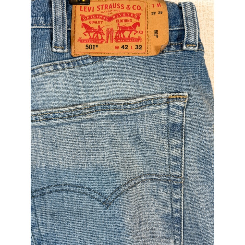 Levis 501 Original Fit Mens Light Wash Blue Button Fly Jeans 42x32 Vintage Style